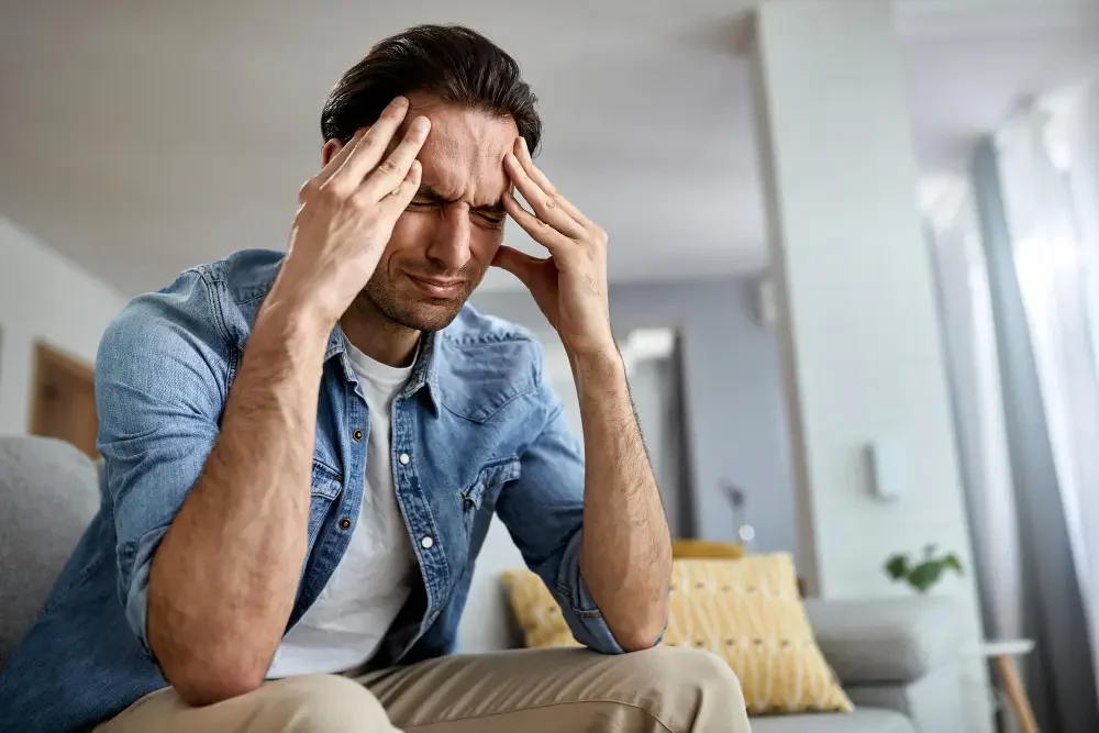 Migraine symptoms and early warning signs before a headache